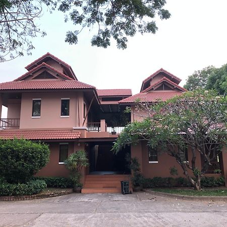 Areena Resort And Hotel Утрадит Екстериор снимка