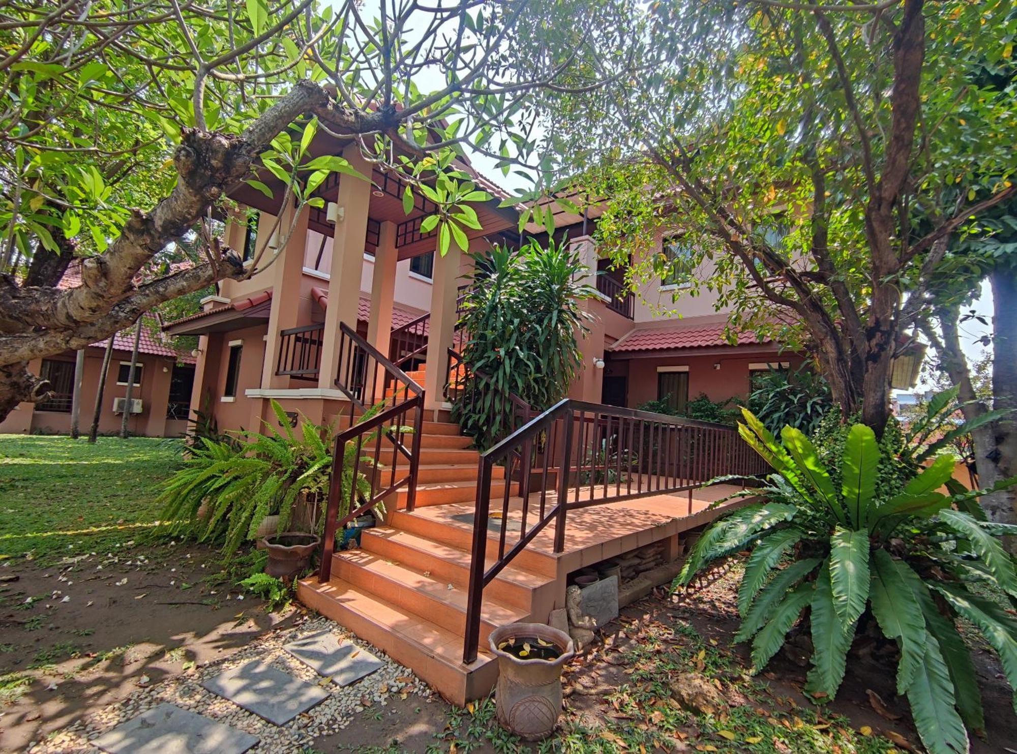 Areena Resort And Hotel Утрадит Екстериор снимка